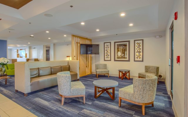 Holiday Inn Express & Suites Gulf Shores, an IHG Hotel