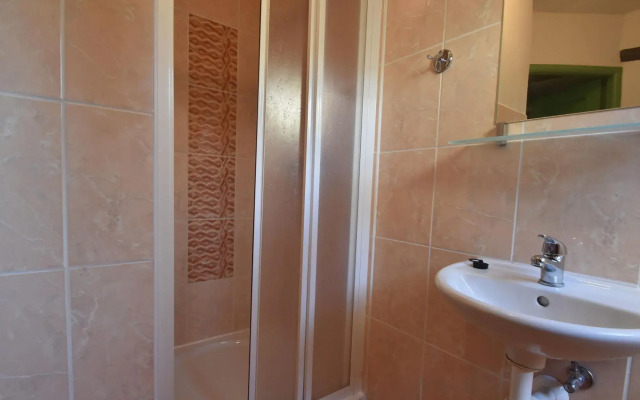 Authentic Holiday Home with Garden near Trutnov