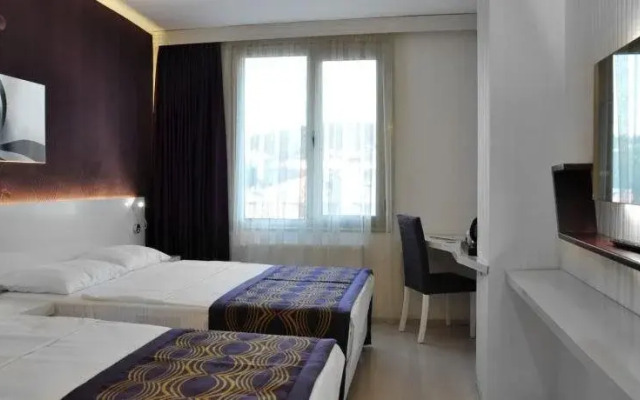 Etap Altinel Aliaga Hotel