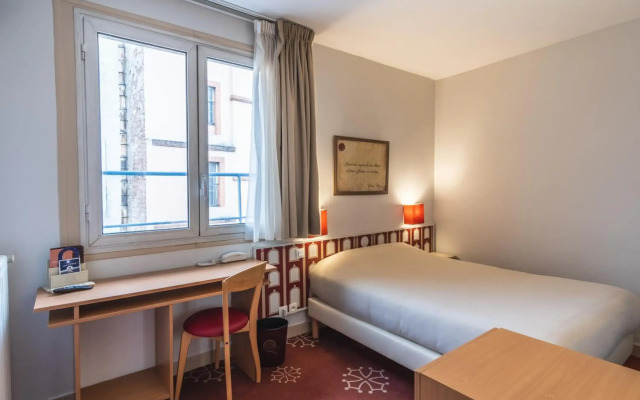 Ours Blanc - Place Victor Hugo