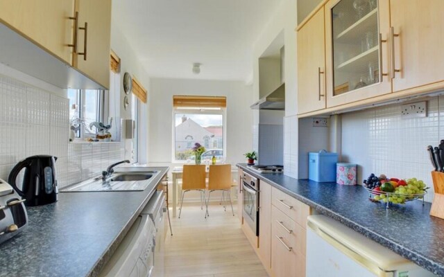 Cozy Holiday Home in Widemouth Bay With Large Garden