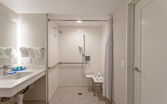 Holiday Inn Express Hotel and Suites Pasadena-Colorado Blvd, an IHG Hotel