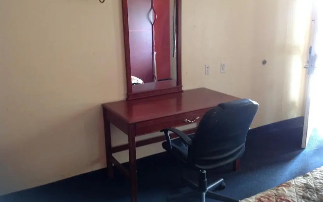 Hometowner Inn And Suites