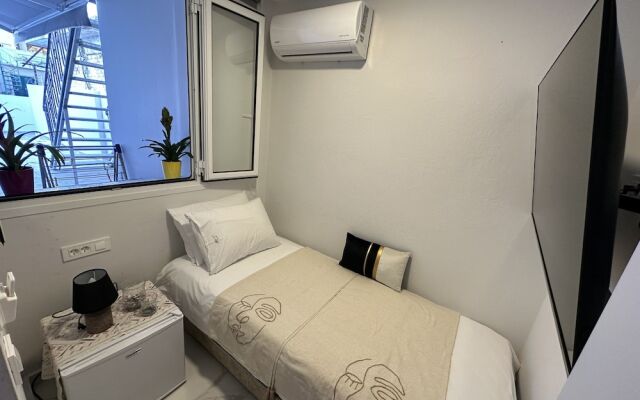 Amina Apartments