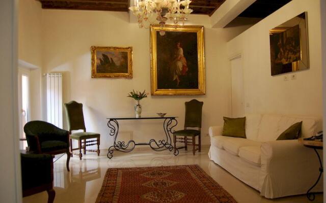 RSH Spanish Steps Luxury Apartment