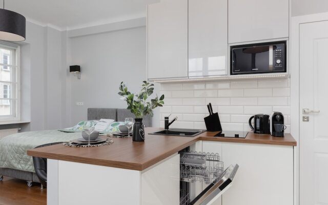 Chmielna 1/3 Studio #3 by Renters