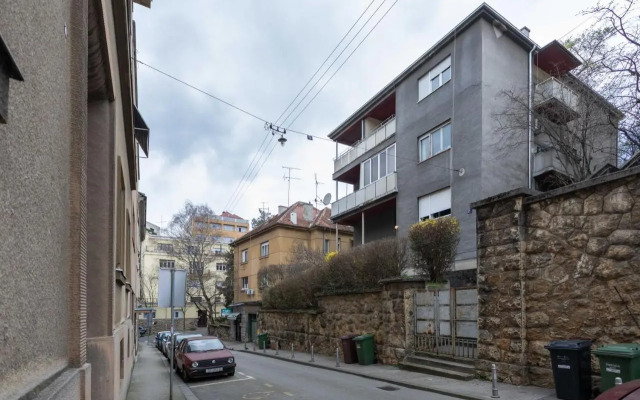 Modern Studio near British Square