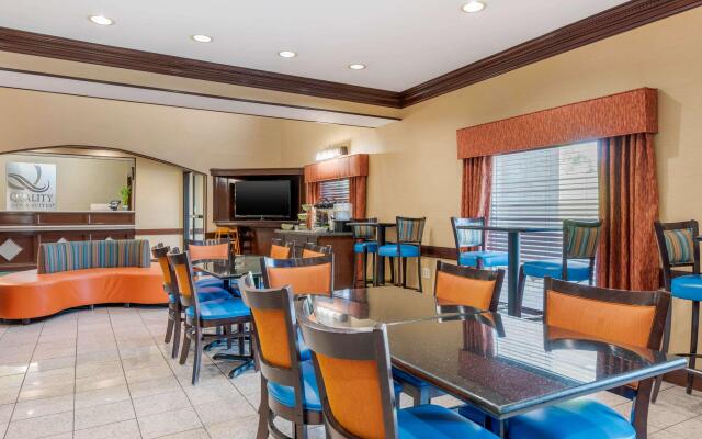 Comfort Inn & Suites