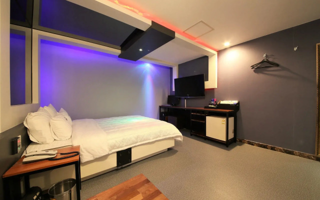 V Motel