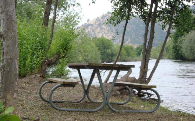 Sequoia Riverfront Cabins