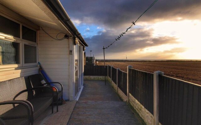 Sea View Retreat - Free Wifi