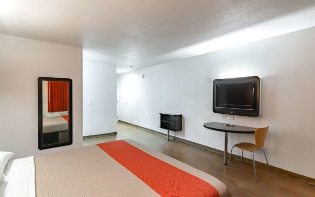 Motel 6 Anaheim, CA