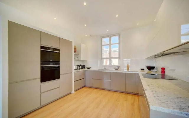 IMMOGROOM - Magnificent 180m duplex apartment - Parking - Air conditioning