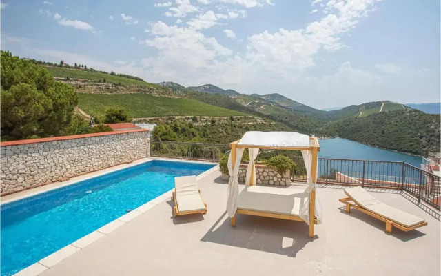 Holiday home Kremena 72 with Outdoor Swimmingpool