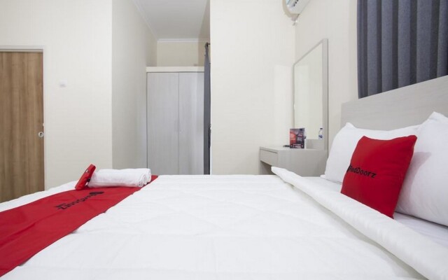 RedDoorz @ Genteng Surabaya