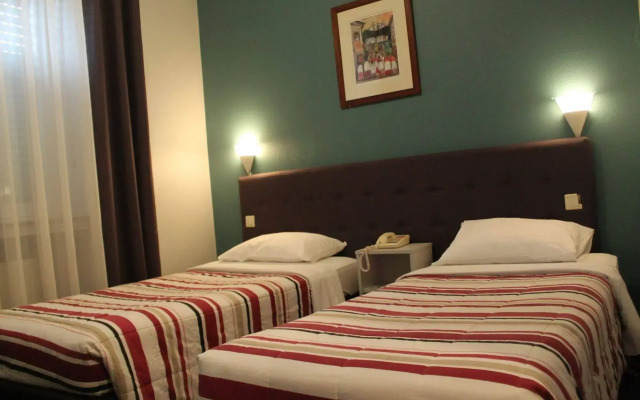 Yasha Hotel