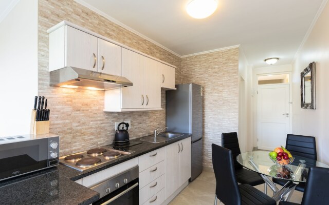 Island Club LA302 by CTHA