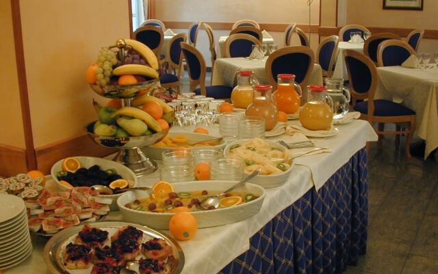 Massimi City Garden Hotel