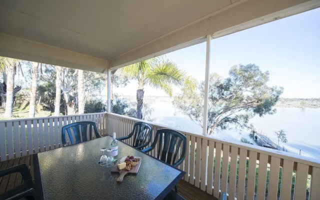 Mundic Waterfront Cottages