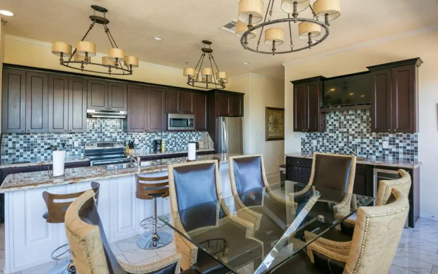 Carondelet Street Modern Suites