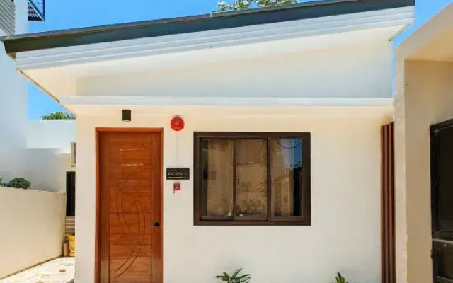 RedDoorz @ LM Apartelle Boracay