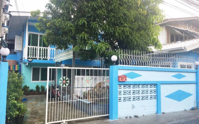 Ruean Mai Hom - Hostel