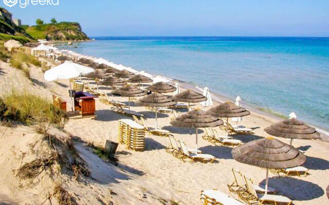 Sani Seaside Luxury-Private Pool Retreat for 21ppl