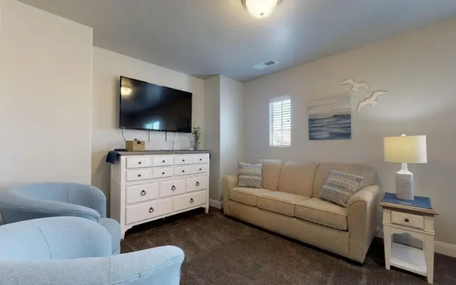 Coastal 3 Bedroom Apts by Redawning