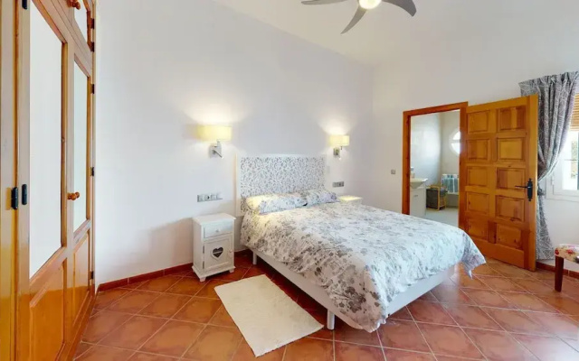 5 Bedroom-privatepool-balcony-sea View-nerja
