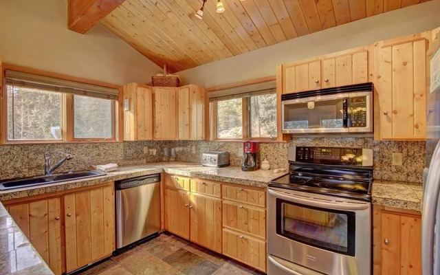 Black Bear 5 Br Home by RedAwning