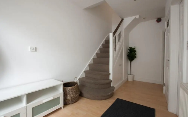 Thirsk Road Studios by EveryWhere to Sleep London