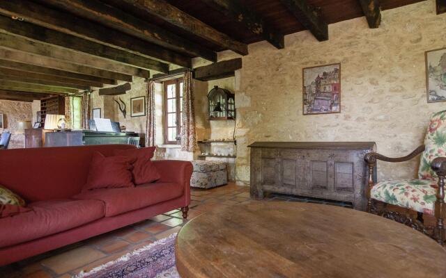 Quaint Mansion in Aquitaine estate with private garden