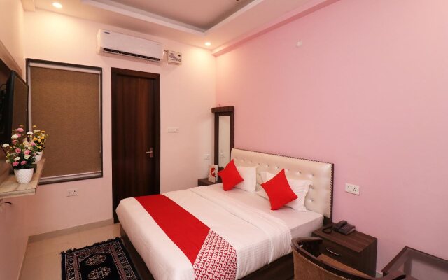 OYO 22356 Heaven Grand