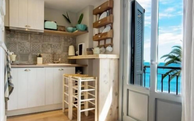 The Beach House - Studios & Suites