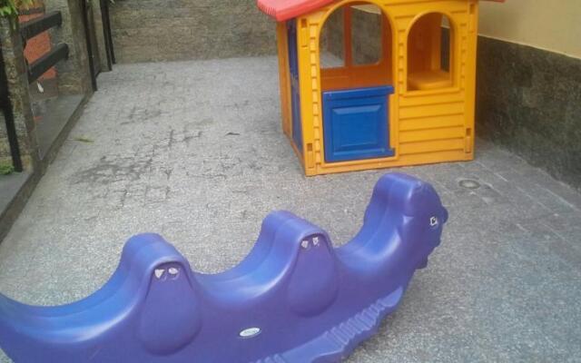 São Conrado Yellow House