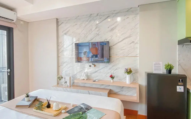 Warm Minimalist Studio Apartment Monroe Tower