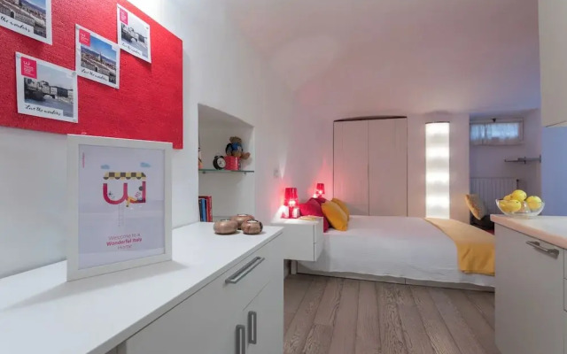 Red Studio near Porta Nuova