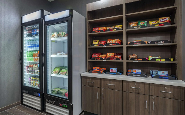 Comfort Inn & Suites Downtown near University