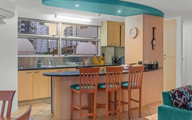 Stylish 3BR Oceanfront Stay by Mooloolaba Esp