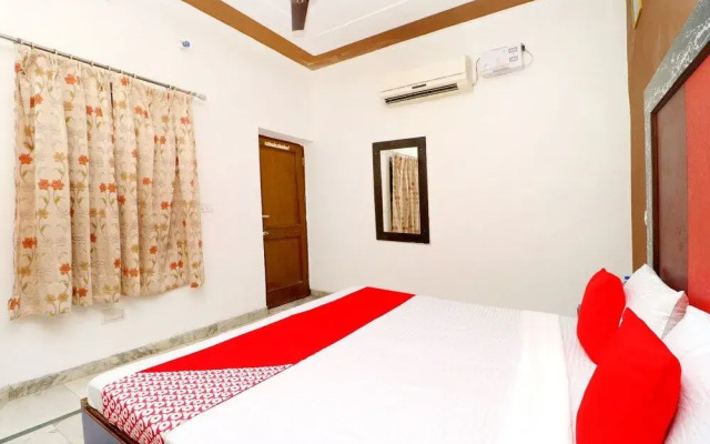 Oyo 37663 Hotel Royal Palace