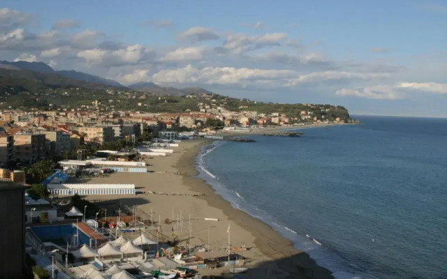 Mansardato 20 mt dal mare Albissola Marina