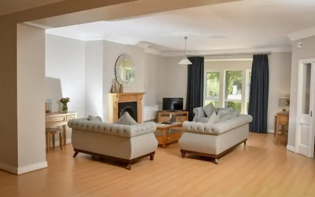 Wolseley Holiday Lodges
