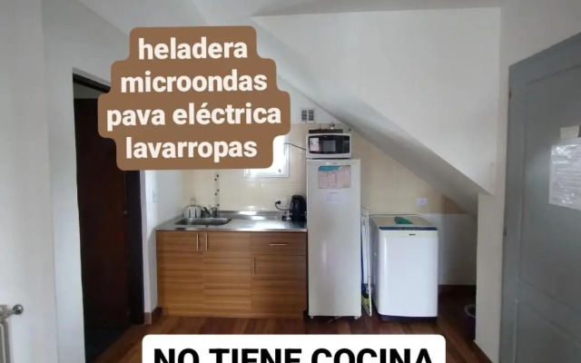 Monoambiente para tres personas. Amplio y luminoso.