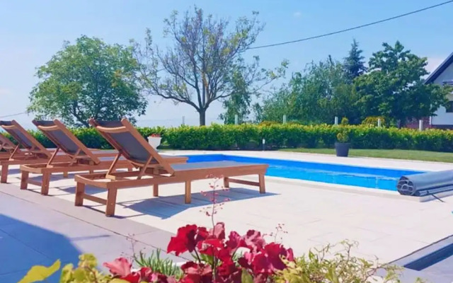 Villa Cerina With Outdoor Swimming Pool