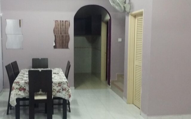 Al Hawi Holiday Home