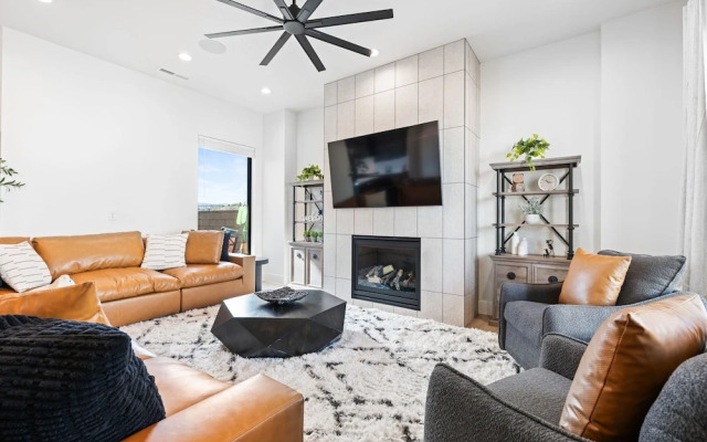 The Dugout 8 Bedroom Home