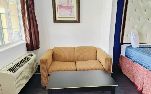 Deluxe Inn & Suites