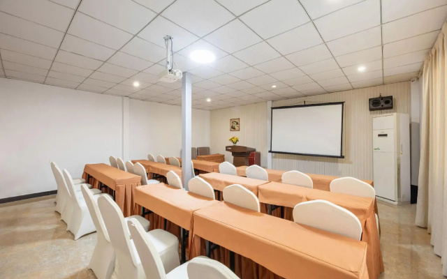 Home Inn (Jinhua Municipal Government Bayi South Street Subway Station)