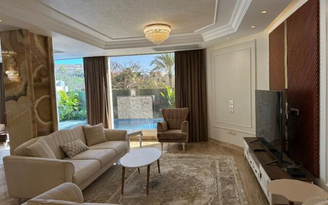 Beverly hills standalone villa with pool
