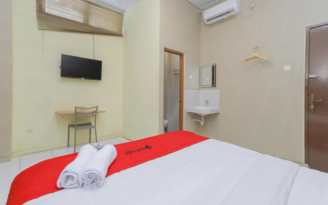 RedDoorz near BG Junction Surabaya